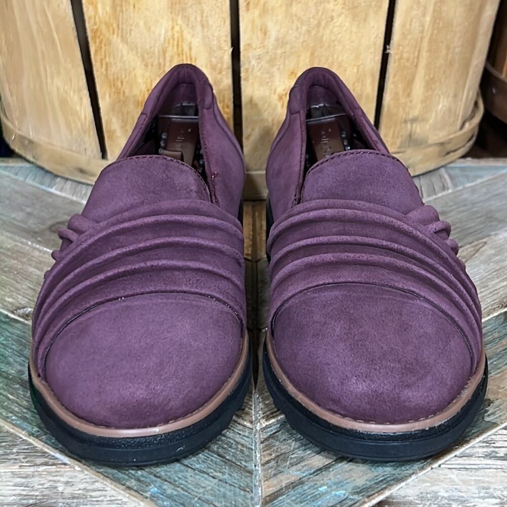 Clarks Sharon Villa Burgundy Suede Ruched Demi Wedge Slip-On Loafer Women Size 8 - Picture 4 of 12
